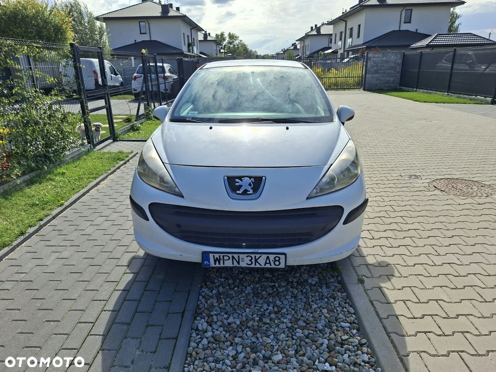 Peugeot 207 - 1