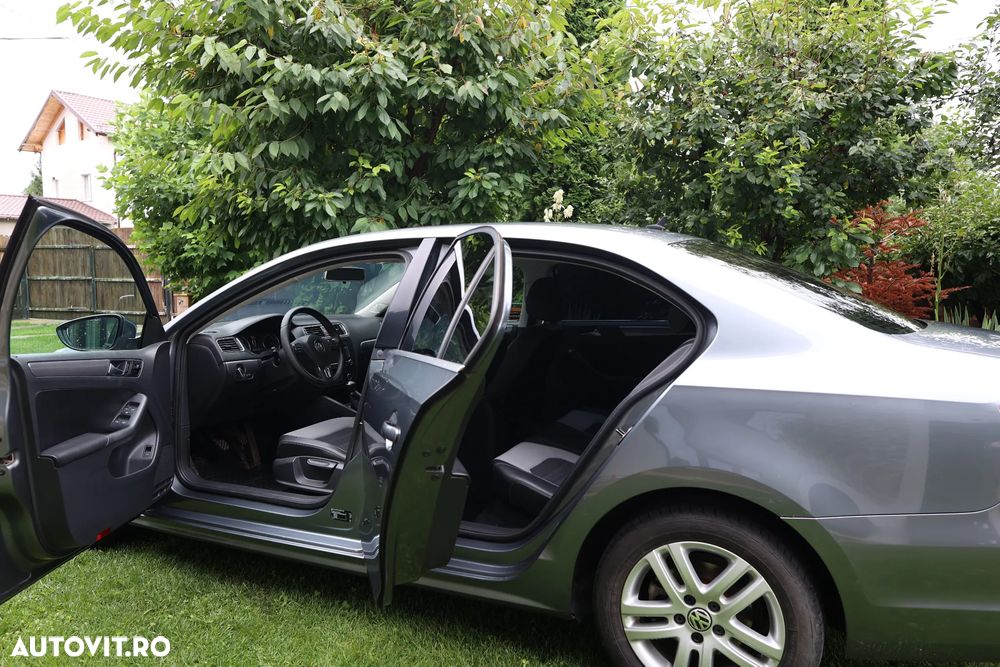 Volkswagen Jetta 2.0 TDI CR DPF Highline - 12