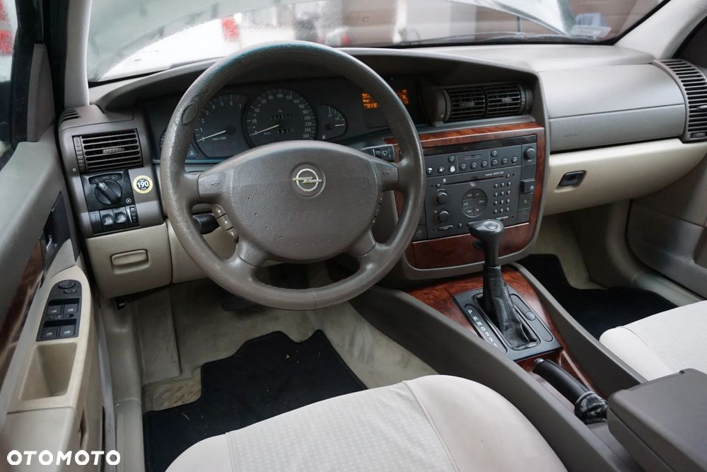 Opel Omega 2.5 Elegance - 9