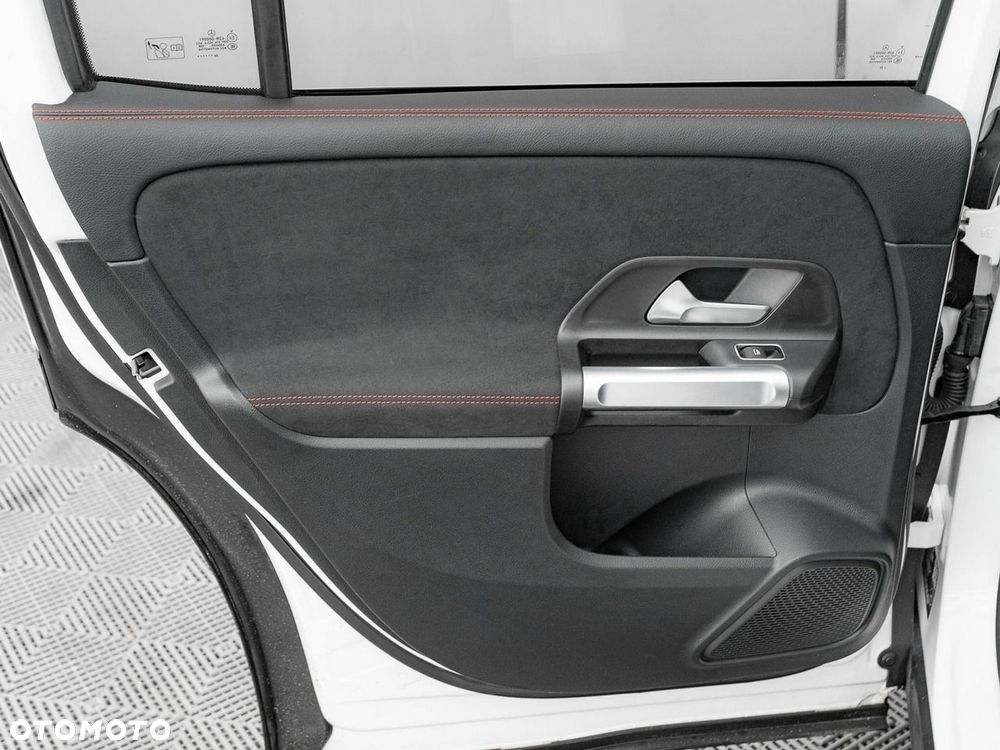 Mercedes-Benz GLB - 23