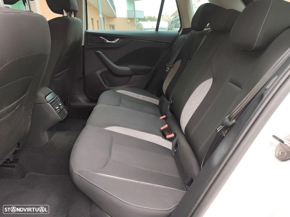 Skoda Kamiq 1.0 TSI Style DSG - 8