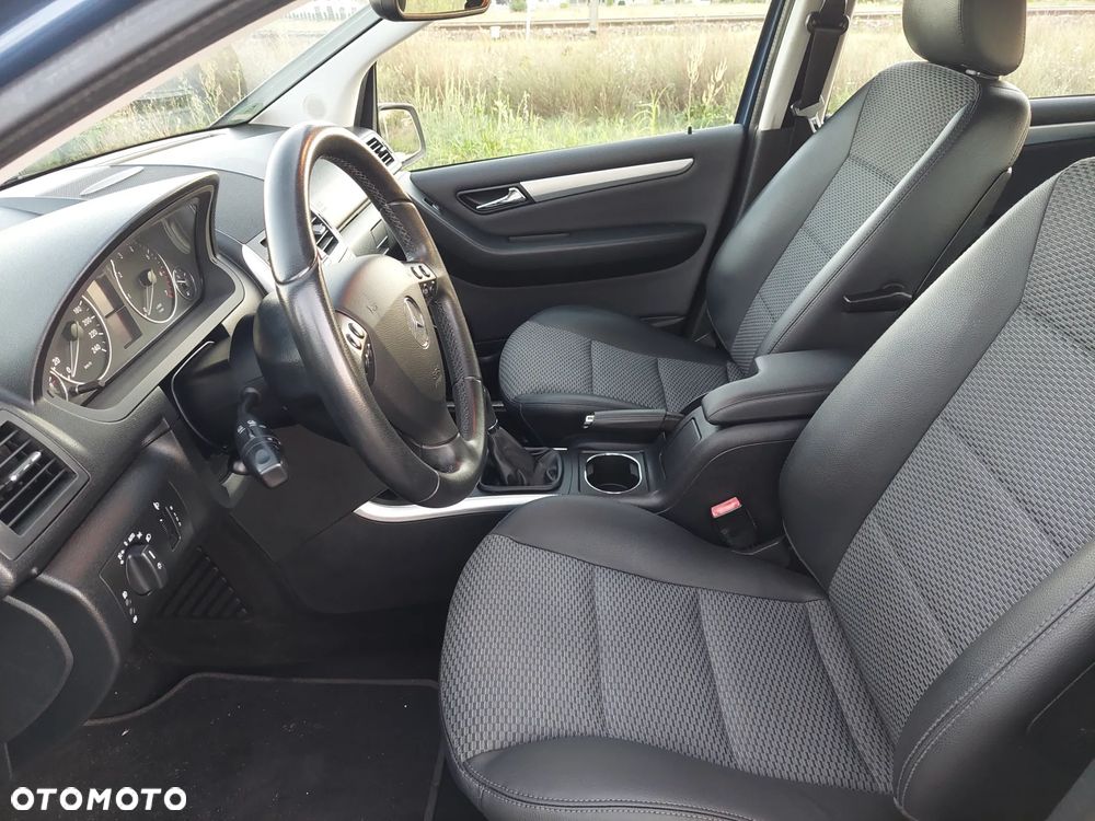 Mercedes-Benz Klasa A 180 BlueEFFICIENCY Avantgarde - 8