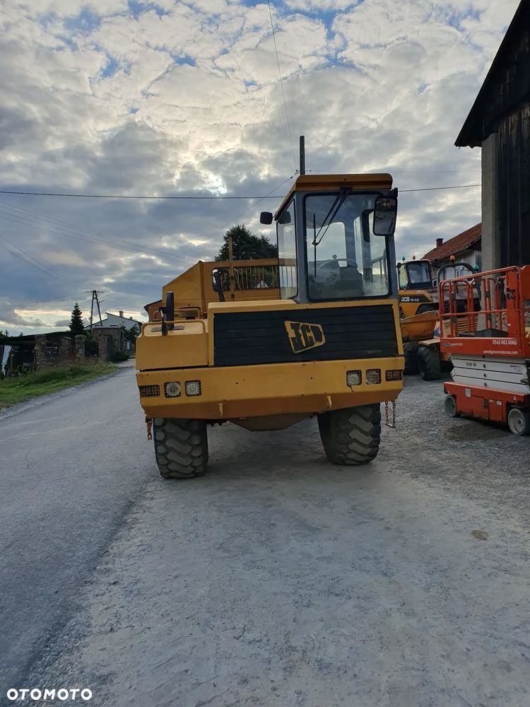 JCB - 10