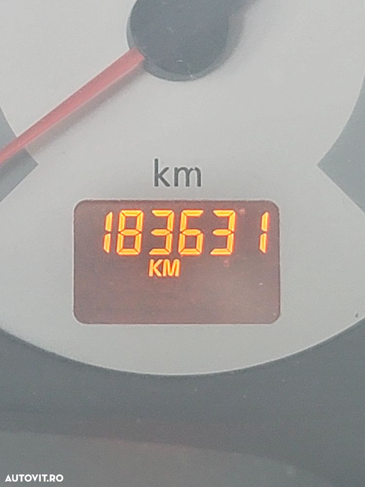 Renault Clio III 1.2 Authentique - 6