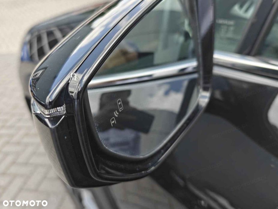 Lexus UX - 5