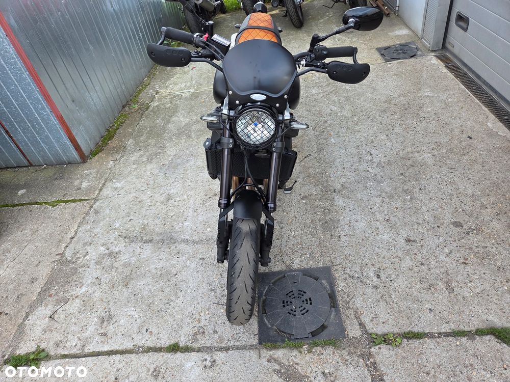Yamaha XSR - 4