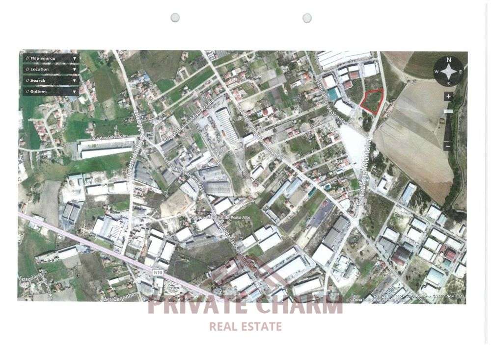 Área total de terreno com 8995m2 - Grande imagem: 3/4