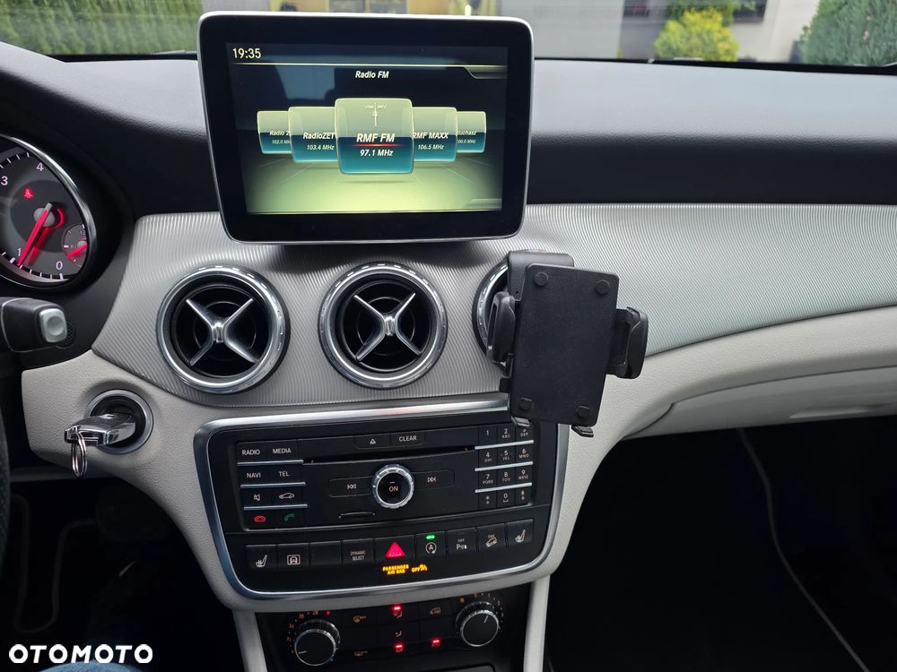 Mercedes-Benz GLA 200 (CDI) d 4Matic 7G-DCT AMG Line - 32