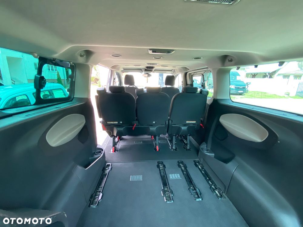 Ford Tourneo Custom - 33