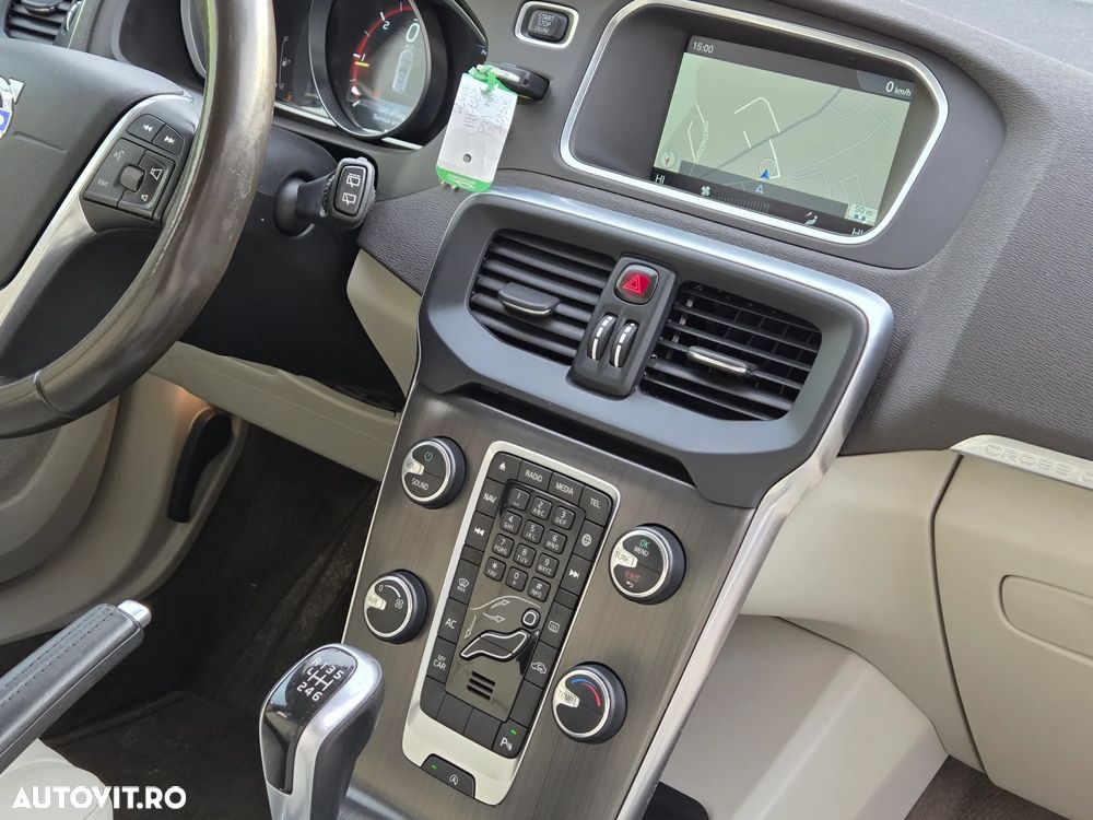 Volvo V40 D2 R Design - 15