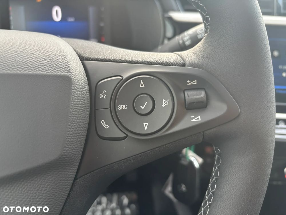 Opel Corsa 1.2 GS S&S - 11