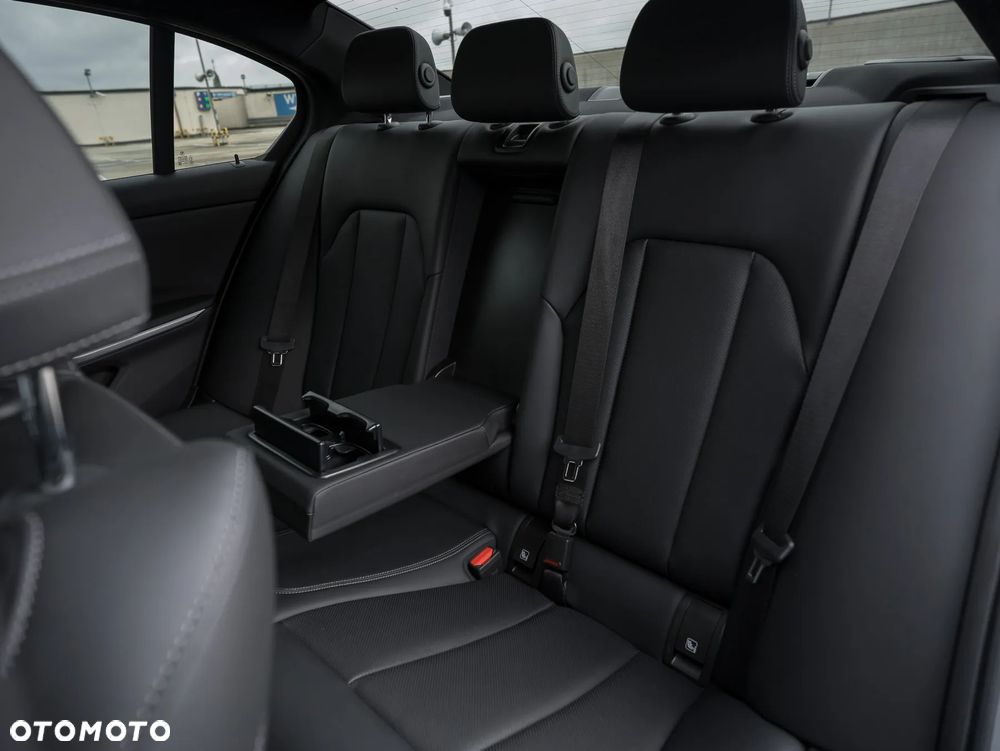 BMW Seria 3 320d Touring xDrive M Sport - 30