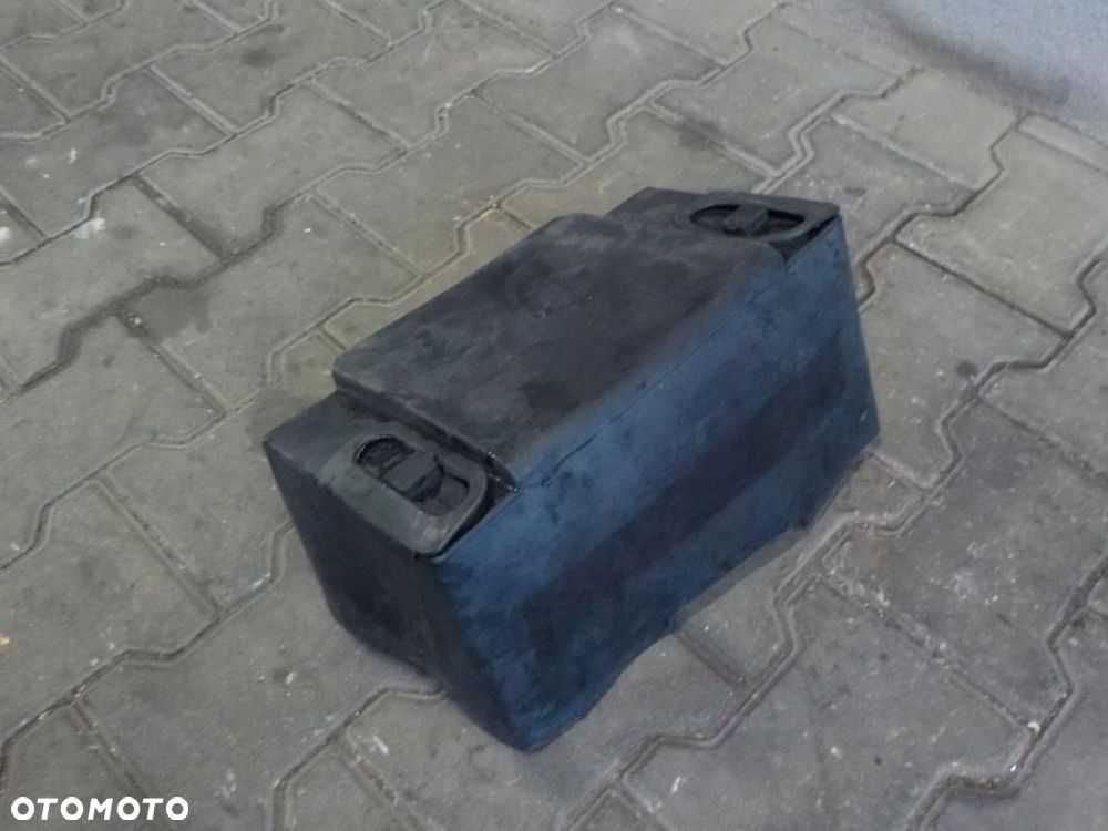 VW T5 GUMA OSŁONA POKRYWA AKUMULATORA POD FOTELEM - 2