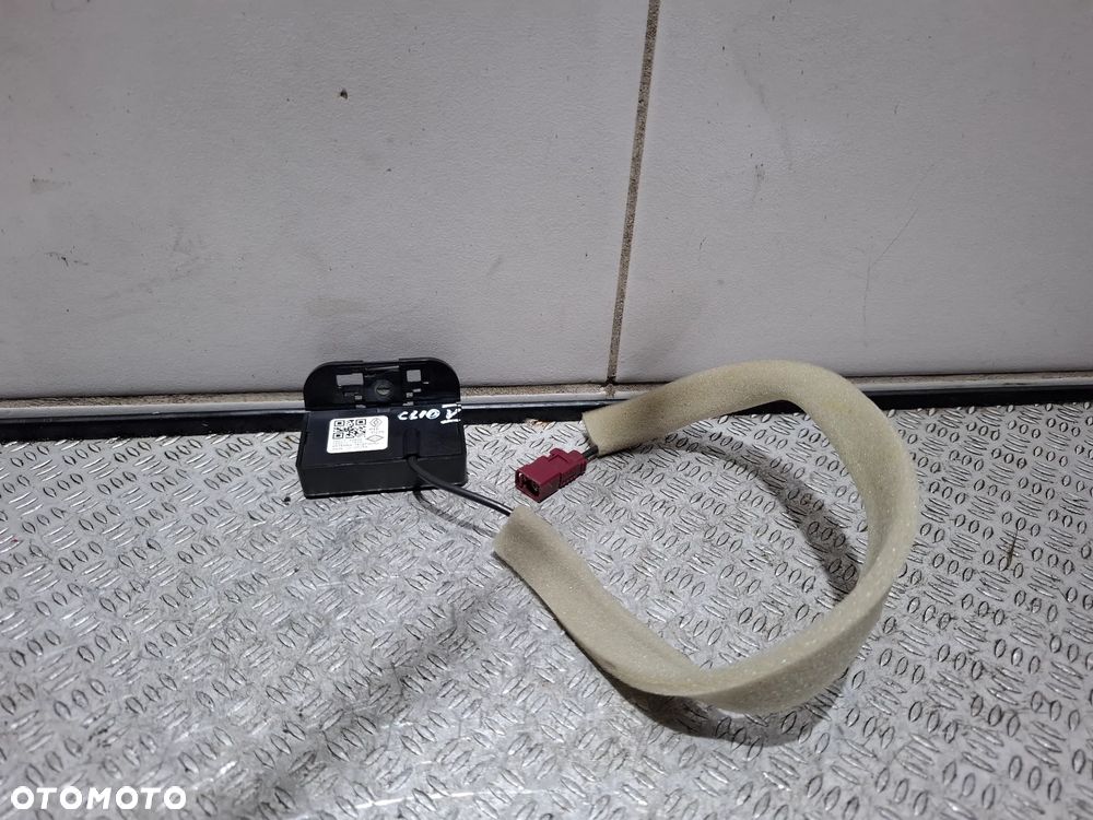 Antena GPS Renault Clio V 2022 rok nr 282124064R - 1