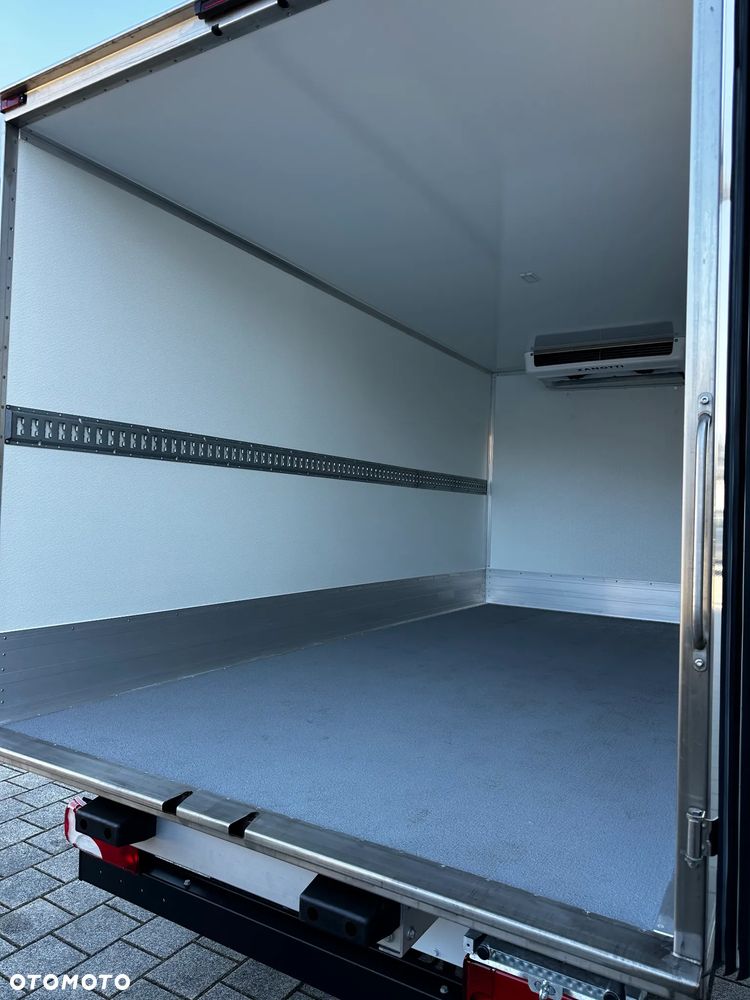 Mercedes-Benz Sprinter - 29