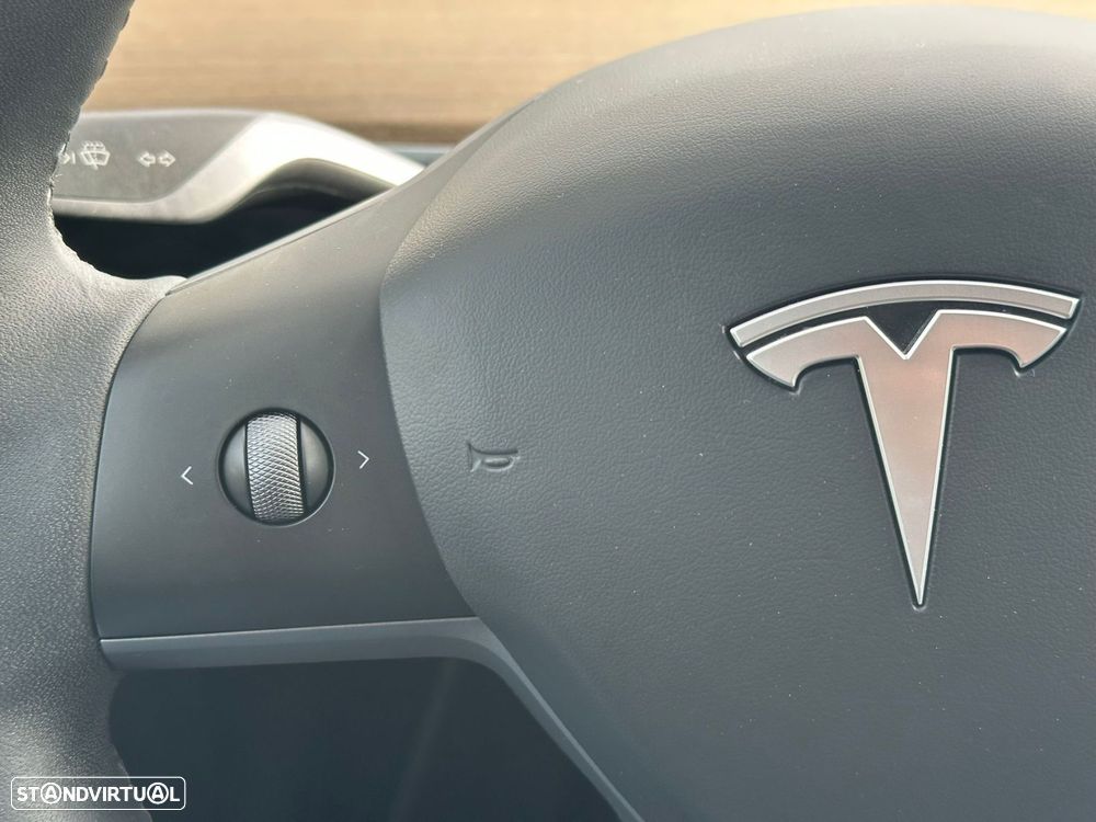 Tesla Model Y Long Range Dual Motor AWD - 18