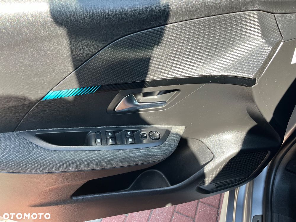 Peugeot 208 - 25