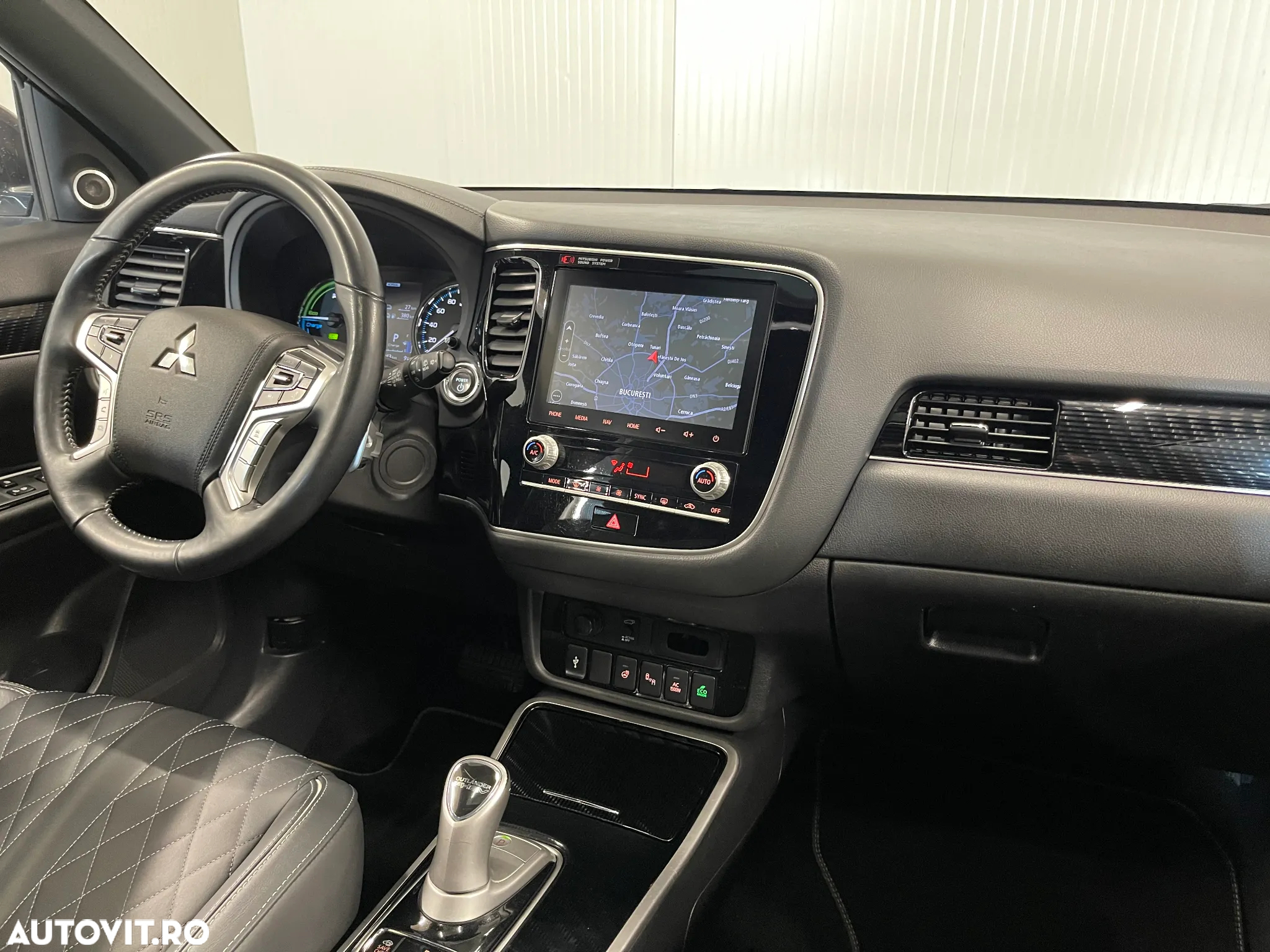 Mitsubishi Outlander 2.4 4WD Plug-In Hybrid Top - 9
