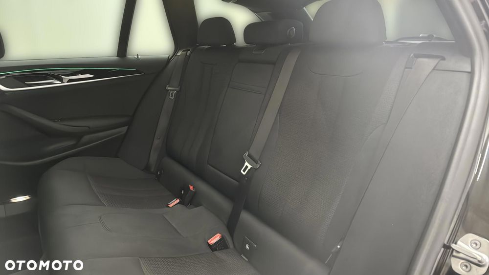 BMW Seria 5 520d xDrive mHEV - 18
