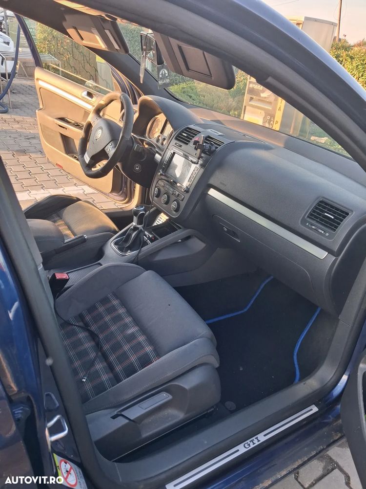 Volkswagen Golf 2.0 FSI GTI - 4