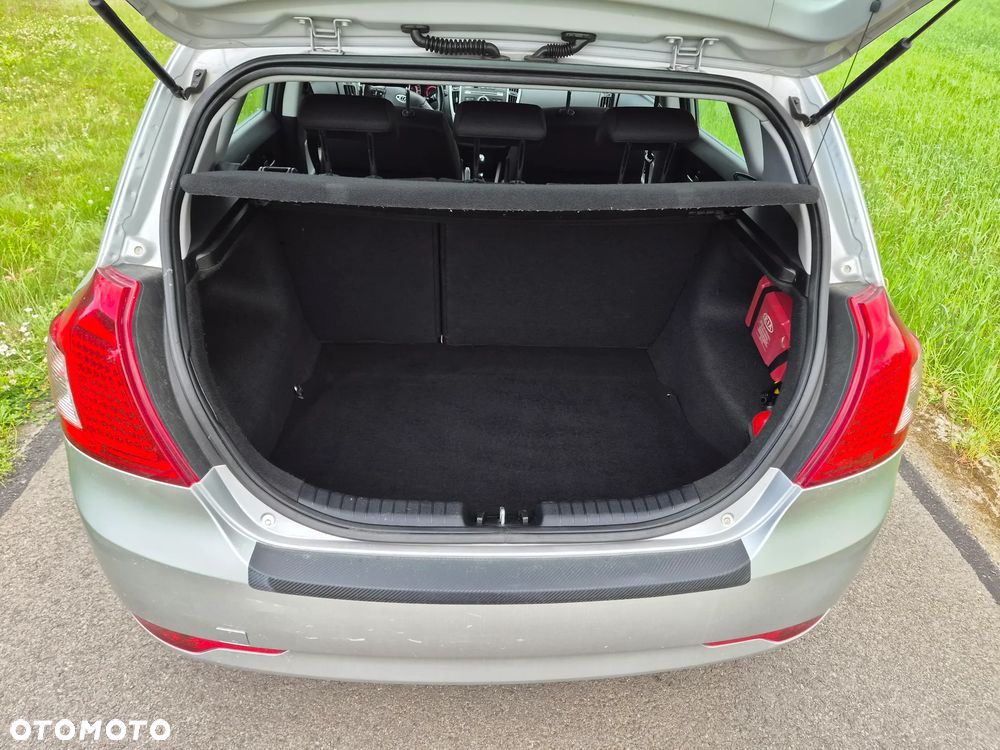 Kia Ceed 1.6 CRDi 90 Vision - 11