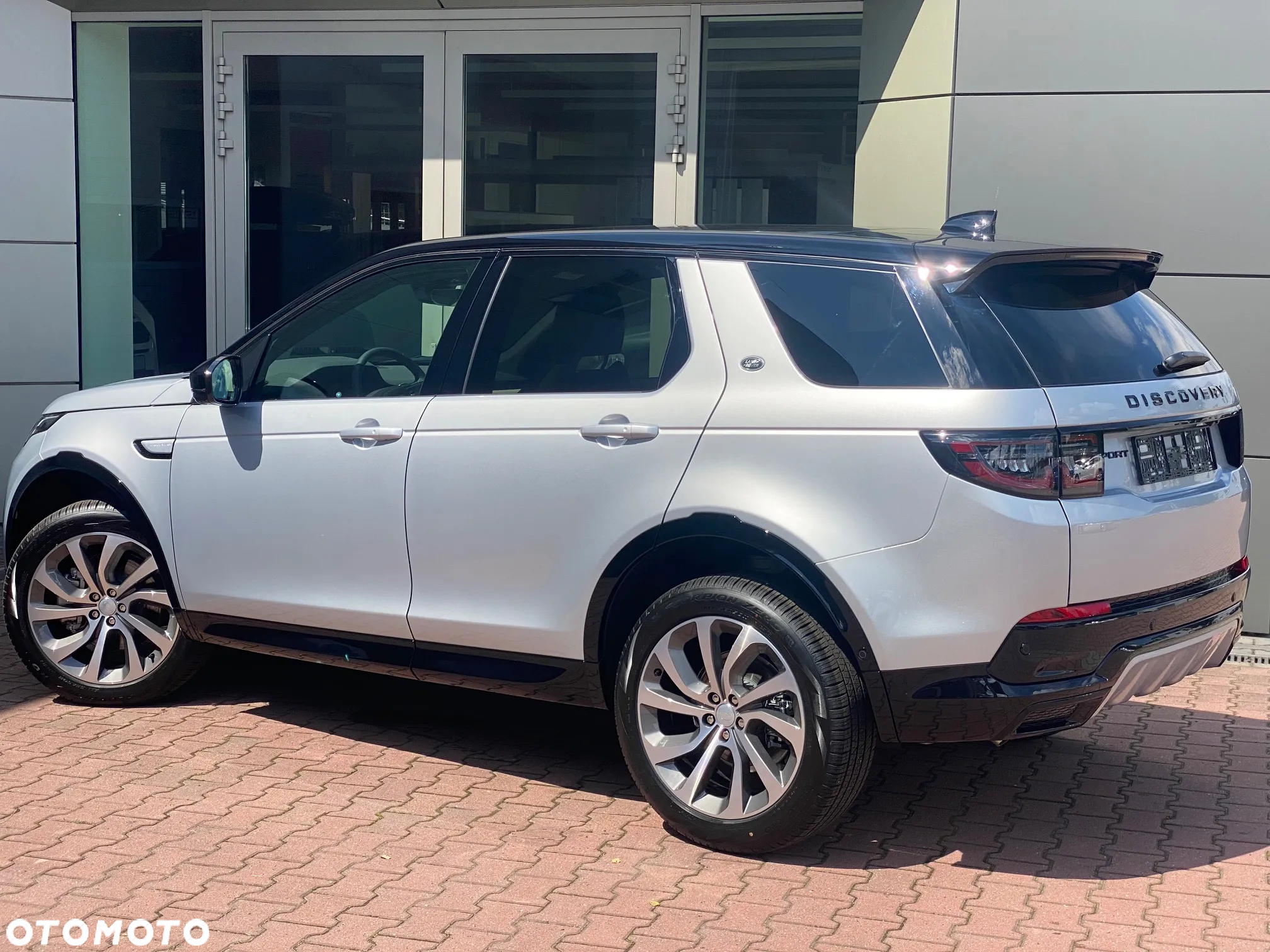 Land Rover Discovery Sport 2.0 D200 mHEV R-Dynamic SE - 2