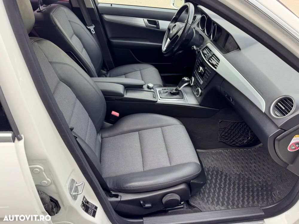 Mercedes-Benz C 220 CDI 7G-TRONIC Avantgarde Edition - 29