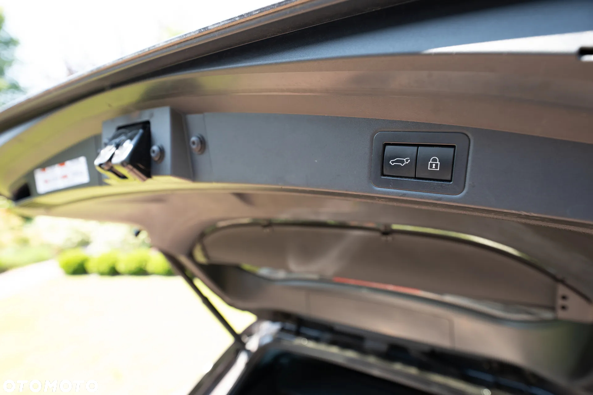 Toyota Corolla 2.0 Hybrid Executive - 16
