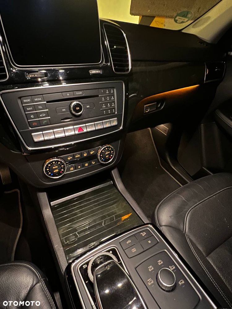 Mercedes-Benz GLS - 31