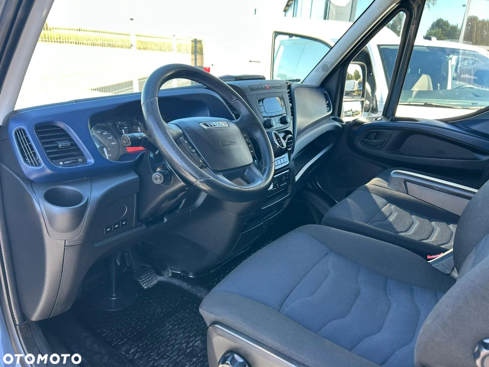 Iveco Daily 40C18 35C18 3.0 HPI Hi-Matic Kontener 9 palet + winda 1000kg + drzwi boczne **Tylko 198tyś. km.**KLIMA**Serwis**Sprowadzony** - 10