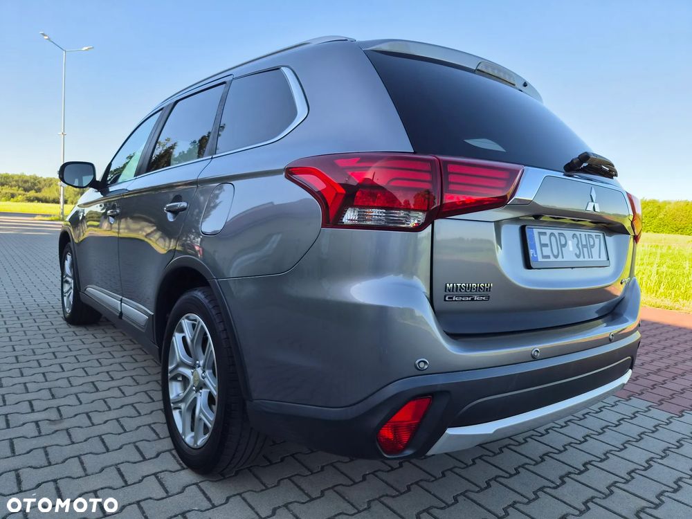 Mitsubishi Outlander - 2