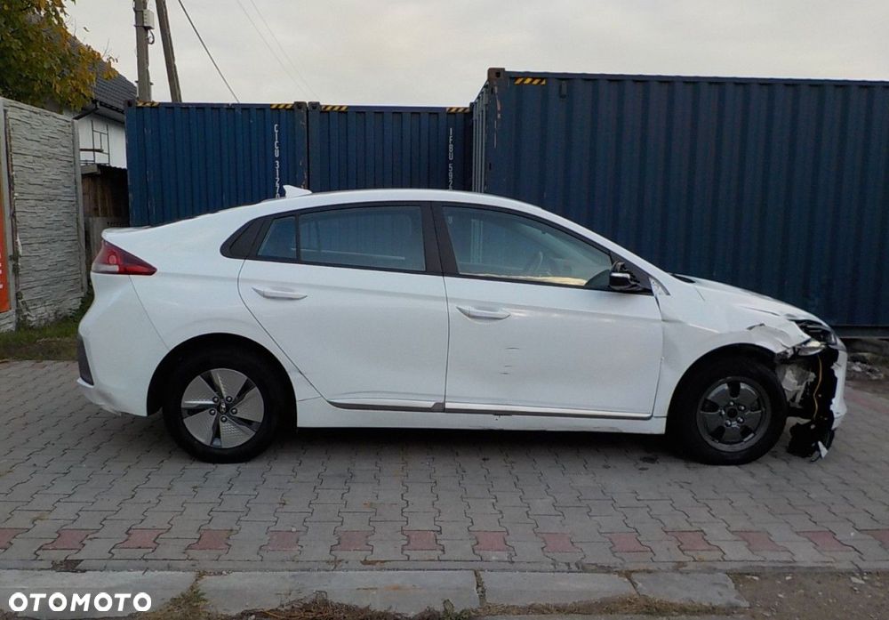 Hyundai IONIQ - 17