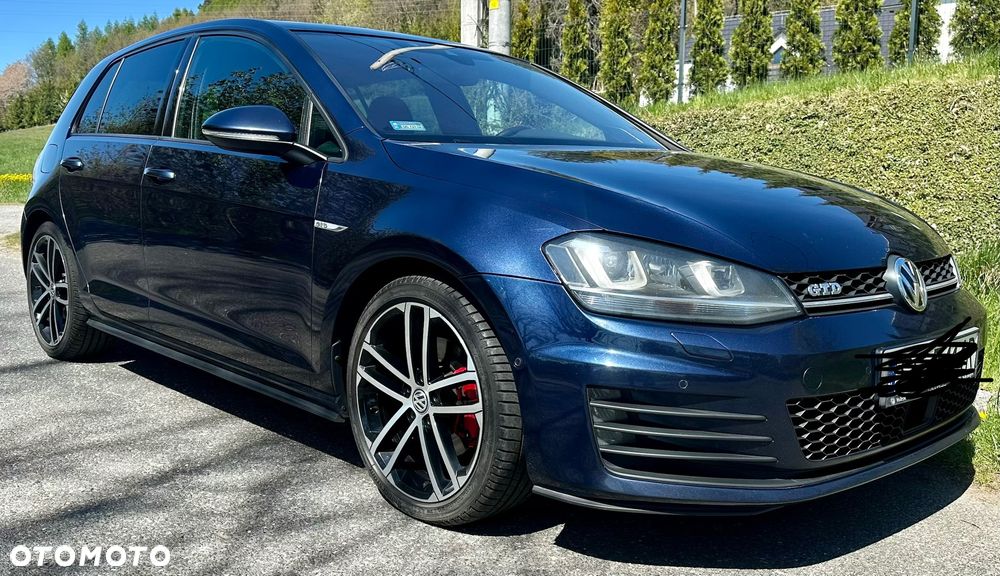 Volkswagen Golf - 1