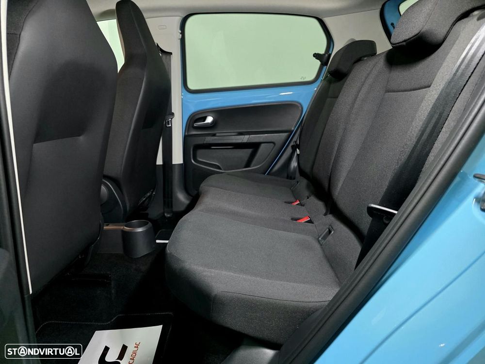 VW Up! 1.0 Move Color - 11