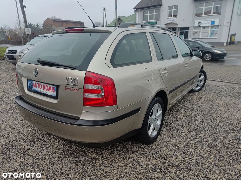 Skoda Octavia 2.0 TDI Ambiente DSG - 4