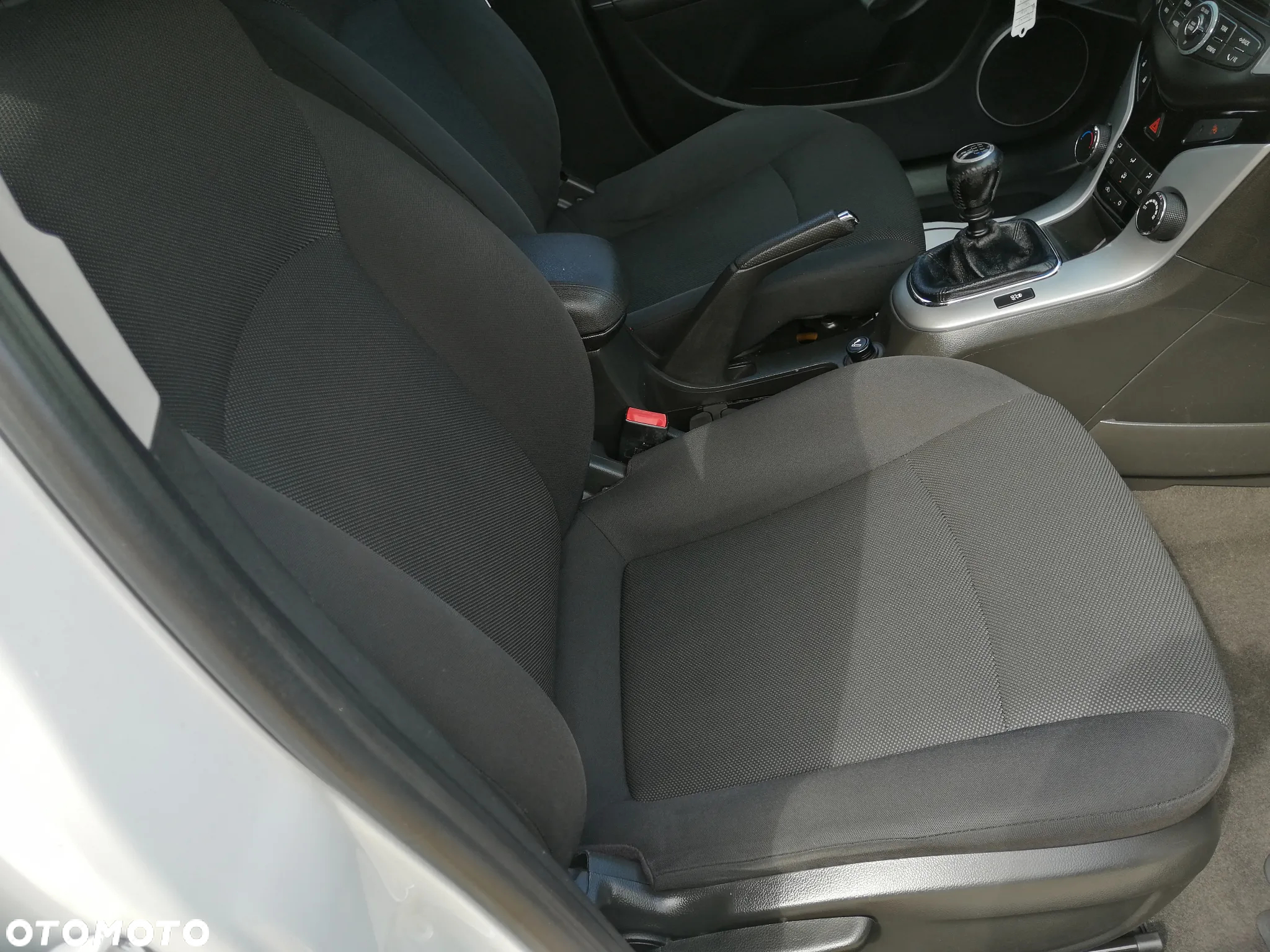 Chevrolet Cruze Station Wagon 1.6 LS - 30