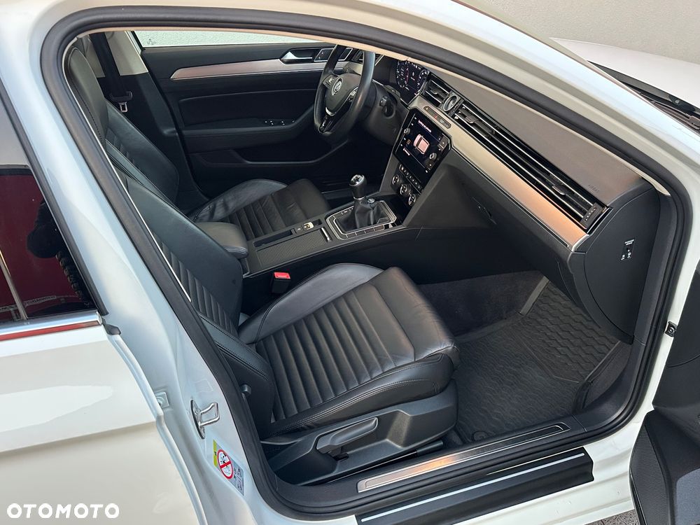 Volkswagen Passat - 16