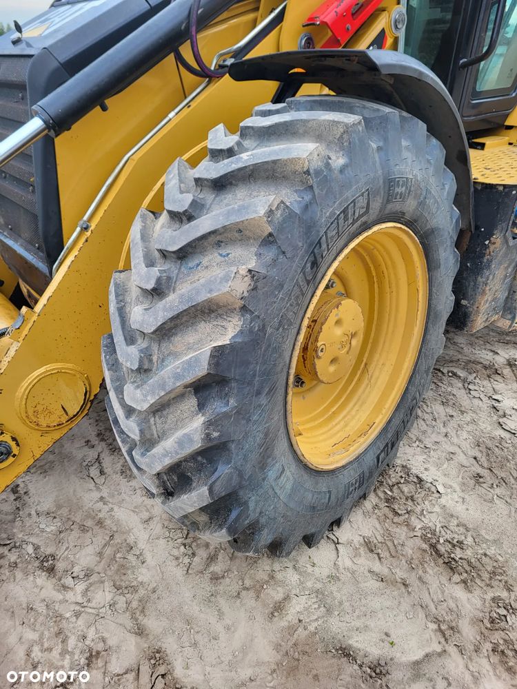 Caterpillar 444 F2 - 14