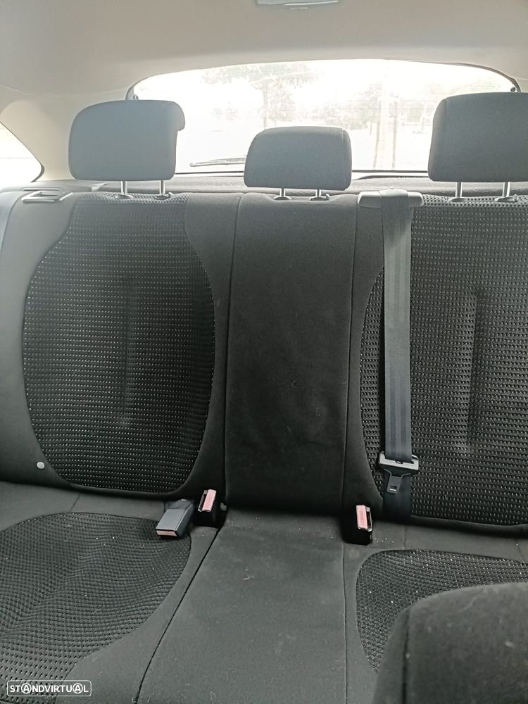 Citroën C4 1.6 HDi Attraction - 8