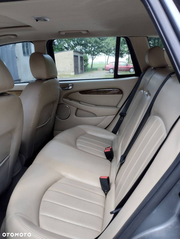 Jaguar X-Type - 11