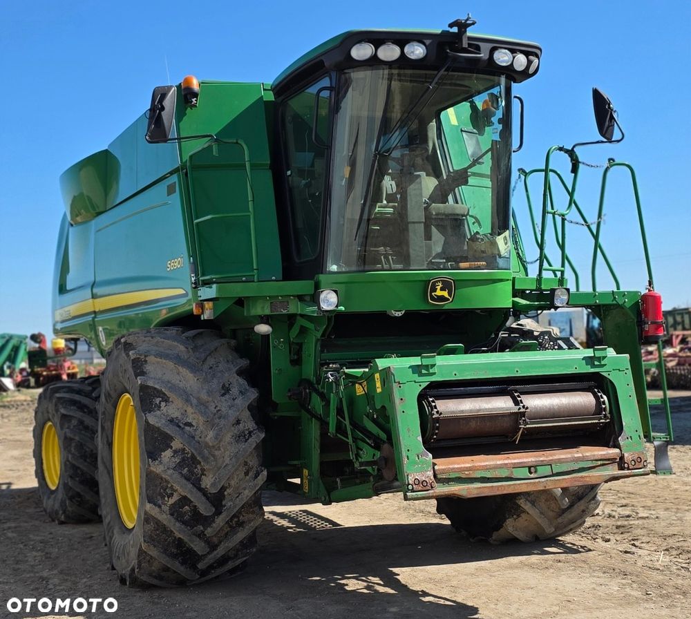 John Deere S690 - 2