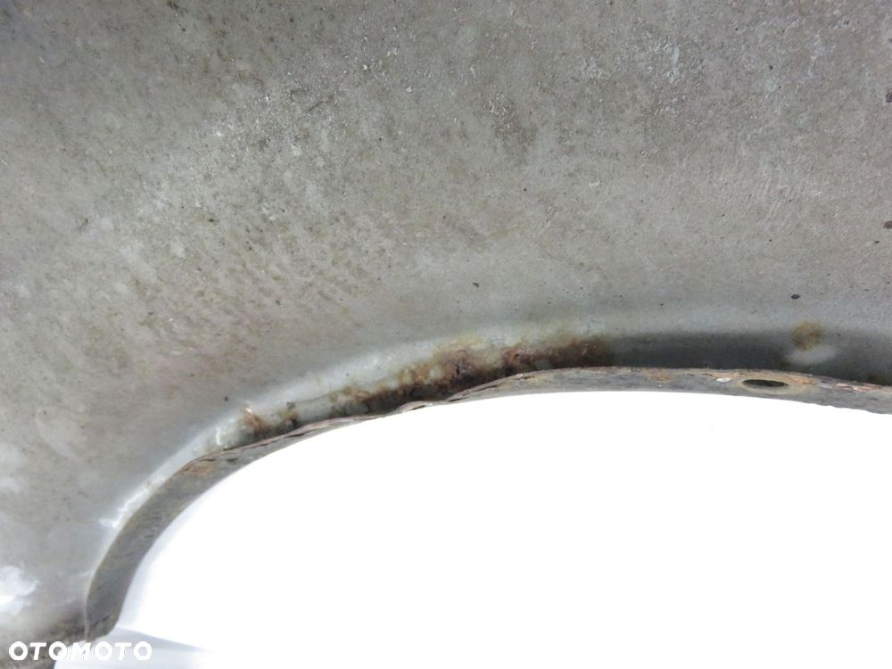 BŁOTNIK PRAWY PRZEDNI AUDI 80 B4  LZ3T - 2