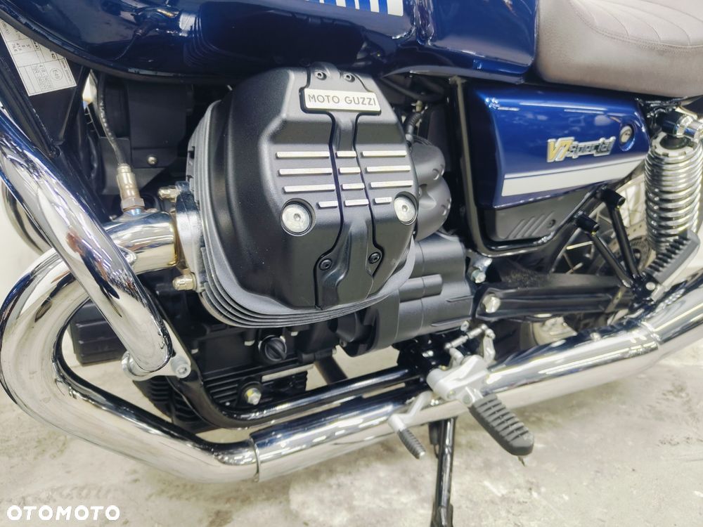Moto Guzzi V7 - 24