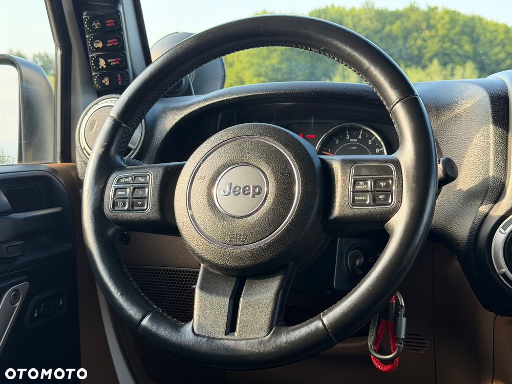 Jeep Wrangler 3.6 Unlim Sahara - 24