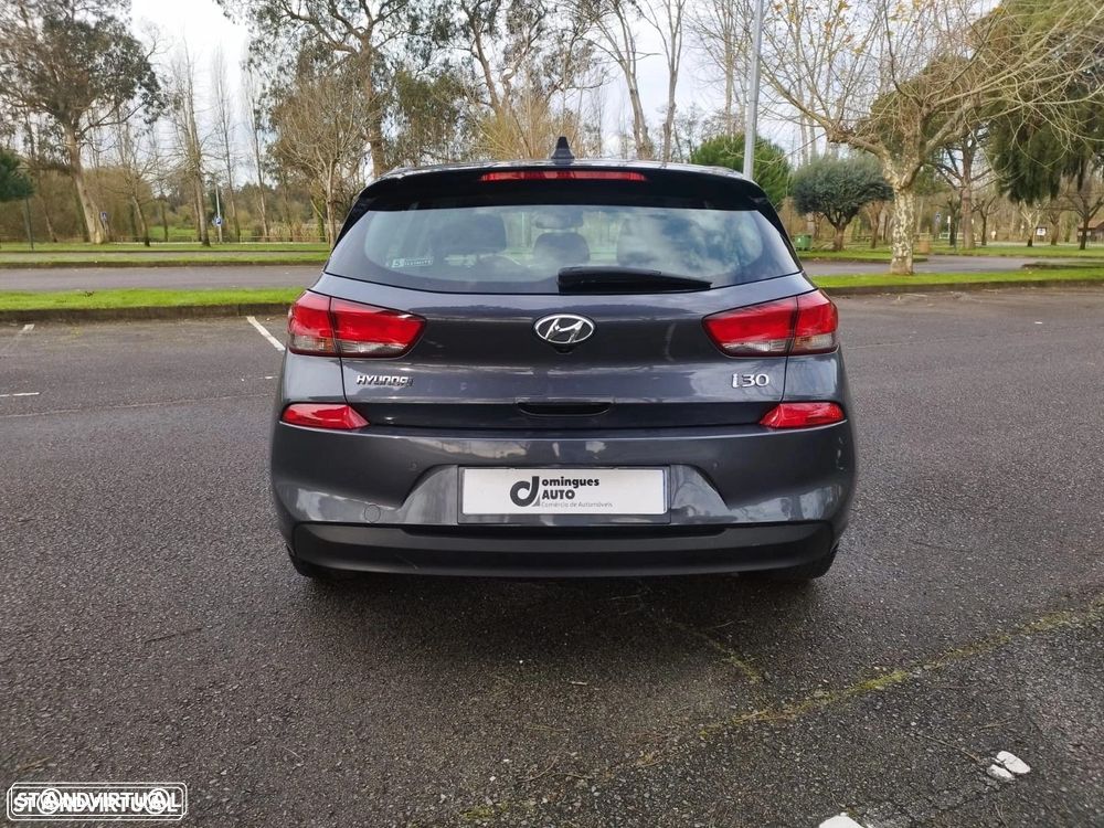Hyundai i30 1.6 CRDi STyle+Navi 7DCT - 12