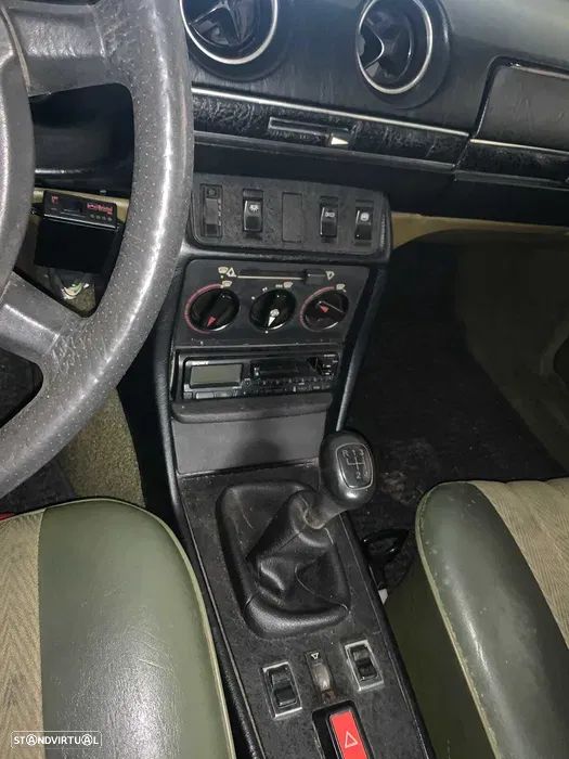 Mercedes-Benz 200 - 9