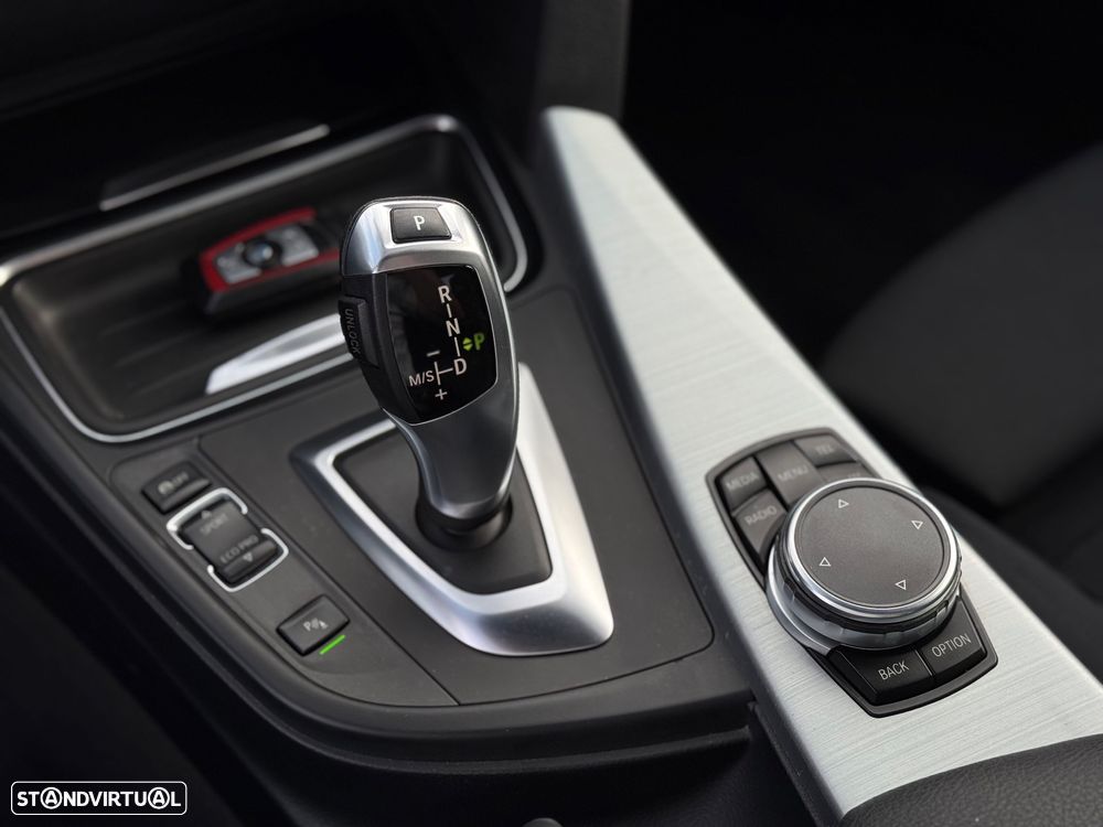 BMW 318 d Auto Line Sport - 22