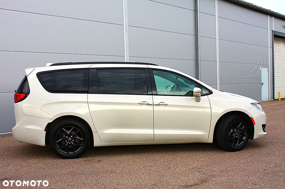 Chrysler Pacifica - 7