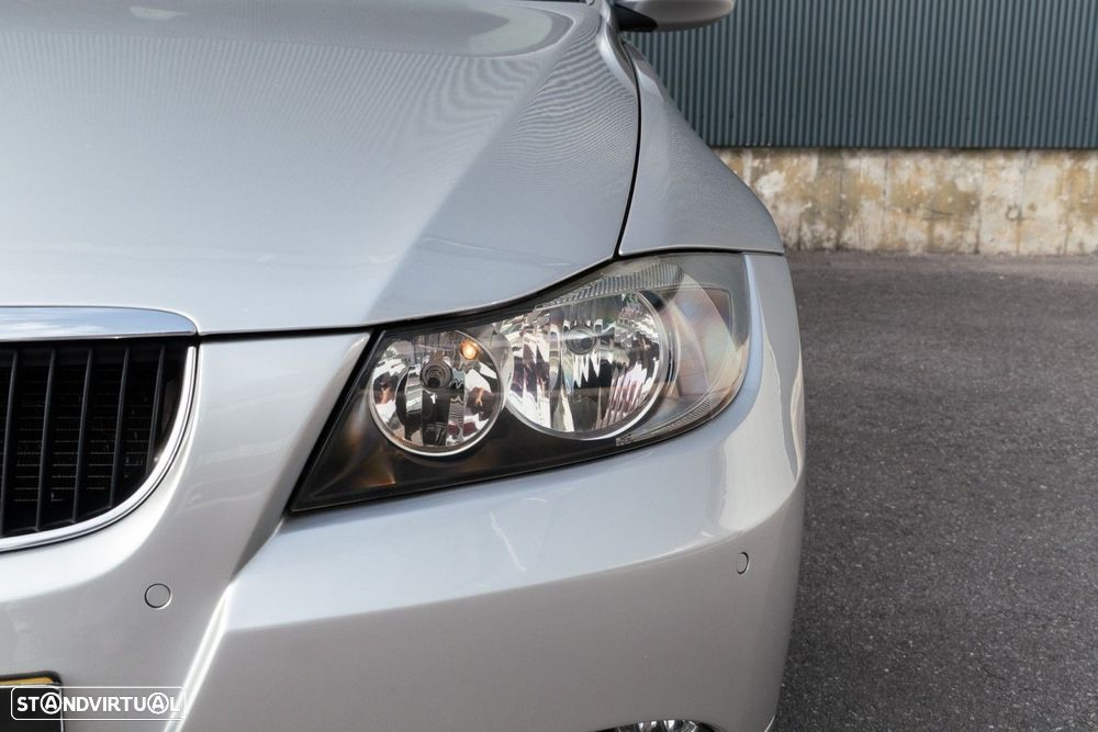 BMW 320 d EfficientDynamics - 12