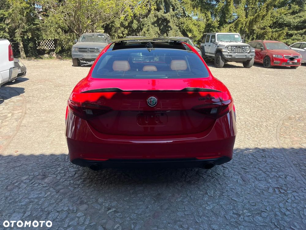 Alfa Romeo Giulia - 13